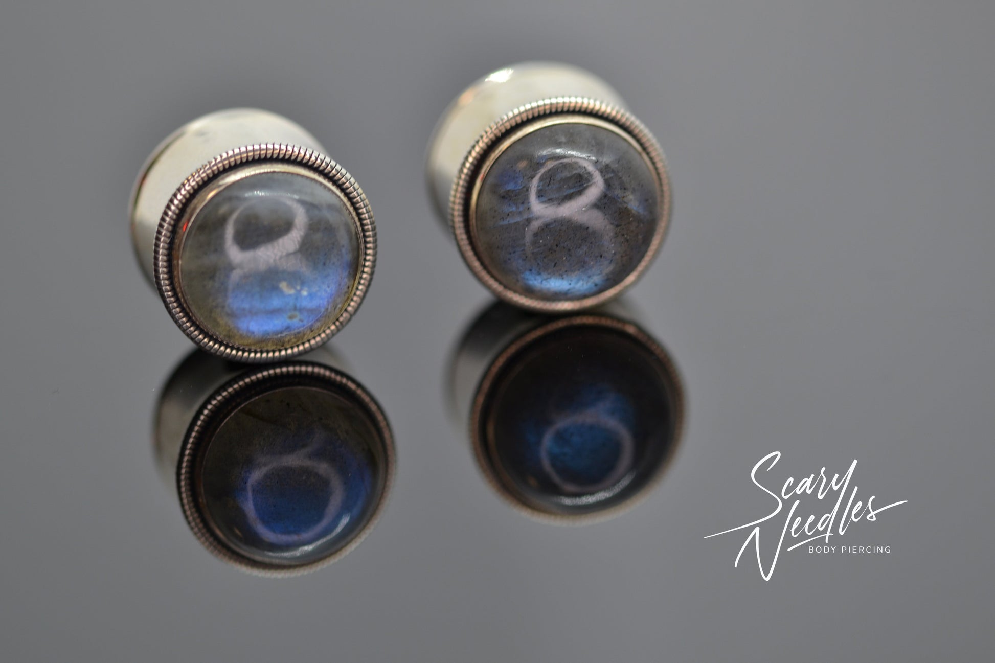 Plug Cabochon Labradorite - Scary Needles