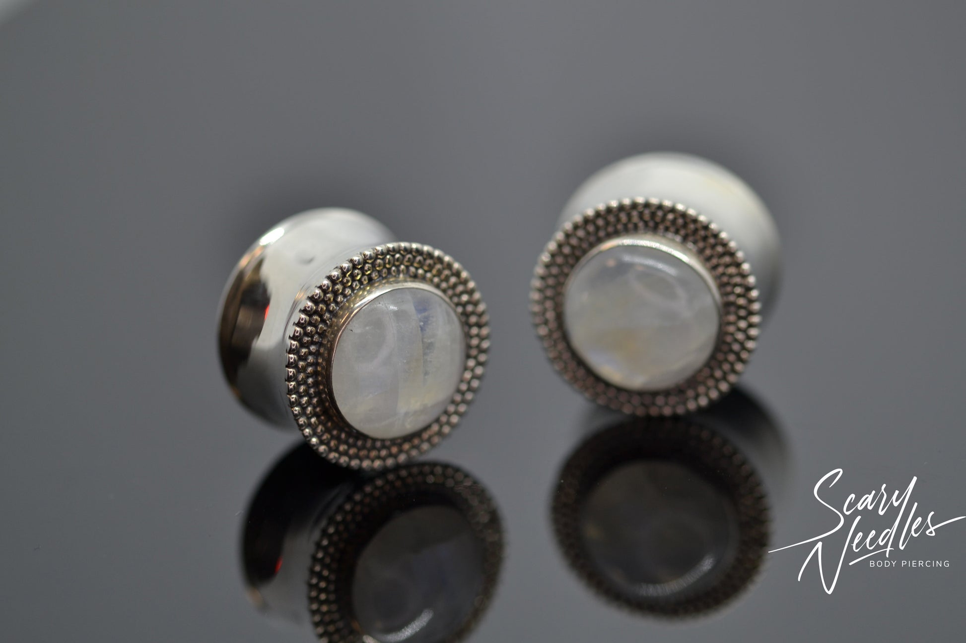 Plug Cabochon Moon Stone - Scary Needles
