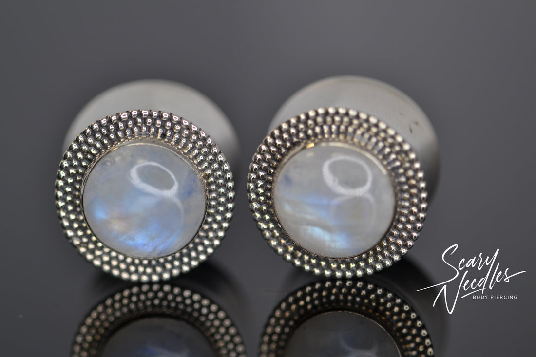 Plug Cabochon Moon Stone - Scary Needles